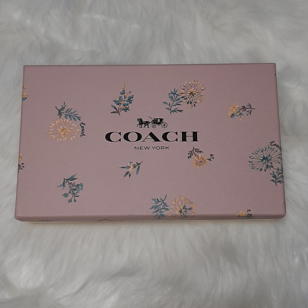NWT Coach Boxed Wristlet with Bag Charms - Picture 2 of 7